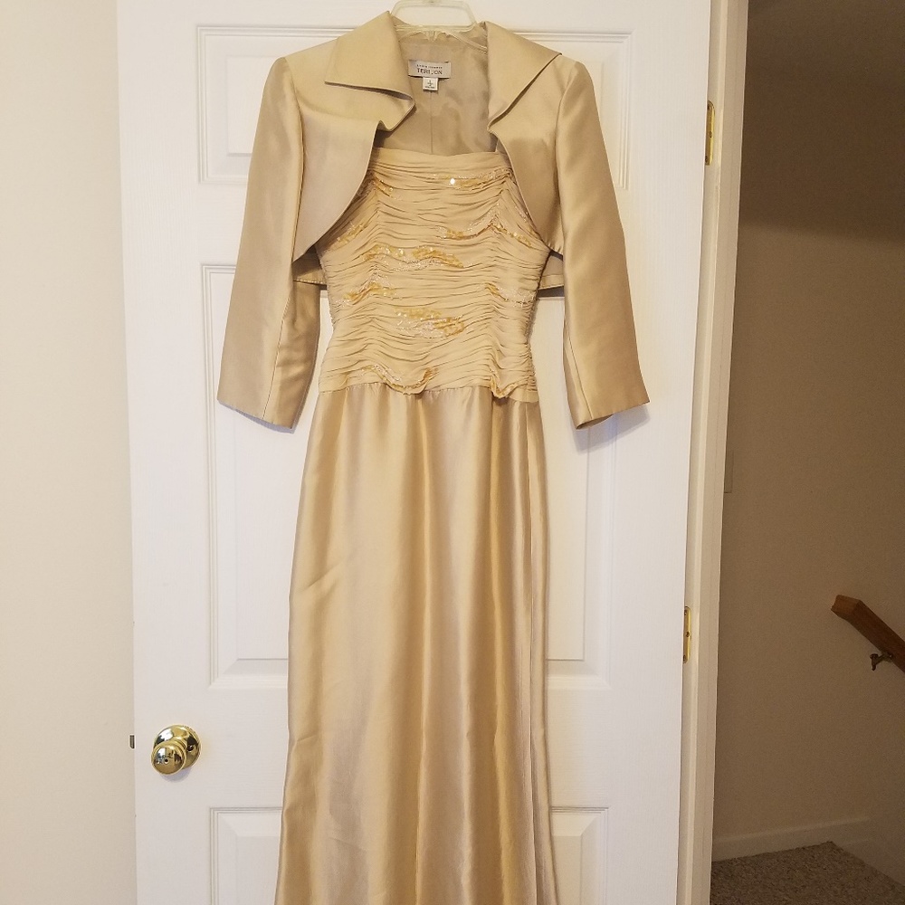 Sz 6 Gold formal dress